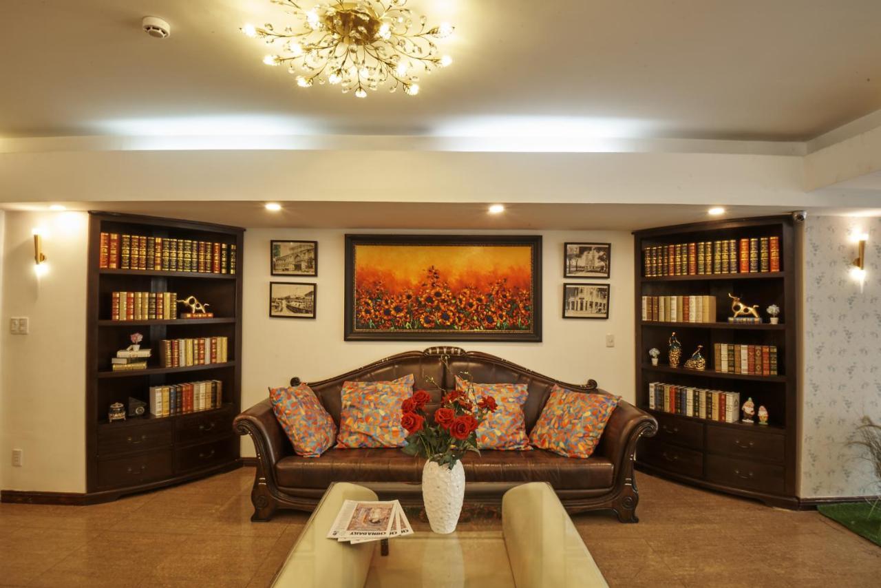 Sai Gon'S Book Hotel - The Airport Front Ho Chi Minh City Bagian luar foto